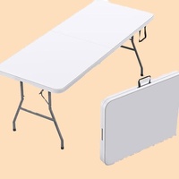 Ensemble de luxe pliable pour camping et extérieur, comprenant un téléviseur pliable, une chaise pliable, des accessoires de jeu, et une table de café et de repas moderne en bois