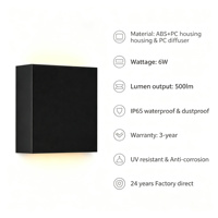 Lumière murale LED extérieure étanche PW1401 carrée 6W, style européen, en matériau PC, montage en surface, éclairage vers le haut et vers le bas
