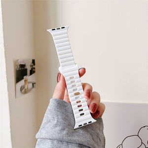 Correa de silicona para reloj inteligente, banda de goma para Apple <span class=keywords><strong>iWatch</strong></span> 7, <span class=keywords><strong>8</strong></span> SE, 38MM, 40MM, 42MM, 44MM, 20MM, 22MM, <span class=keywords><strong>precio</strong></span> al por mayor - Product Image 4