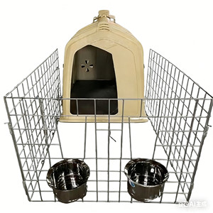 Nouvelle niche portable en HDPE pour veaux nouveau-nés - Cadre galvanisé avec seaux d'alimentation et ventilation réglable, certifiée CE - Product Image 1