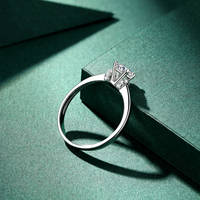 Bague en argent sterling 925 personnalisée avec certification GRA, sertie d'un moissanite VVS certifié GRA de 0,5 carat, vente directe du fabricant