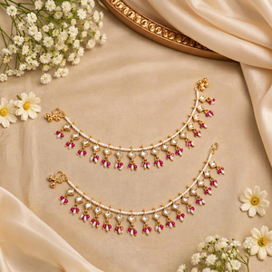 Paire de chevillères de mariée plaquées or avec perles et pierres noires et blanches, bijoux de pied traditionnels indiens pour mariage, vente en gros - Product Image 1
