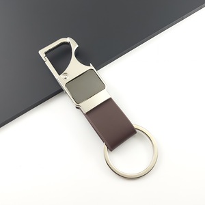 Porte-clés décapsuleur personnalisé en cuir rectangulaire durable, disponible en bleu marine, noir, marron et bordeaux - Product Image 6