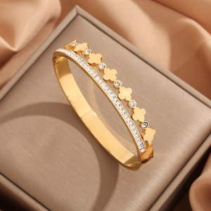 Pulsera de Acero Inoxidable con Baño de Oro de 18K y Dijes Geométricos para Mujer, Joyería Moderna para Bodas - Product Image 1