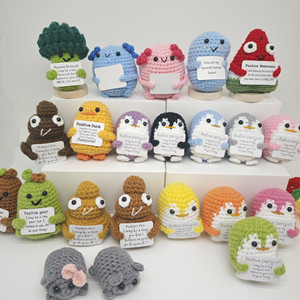 Muñecos <span class=keywords><strong>de</strong></span> ganchillo hechos a mano <span class=keywords><strong>de</strong></span> pepino encurvado y patata, <span class=keywords><strong>de</strong></span> apoyo emocional, con tarjeta positiva - Product Image 1