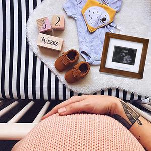 Nouvelle conception : Cadre <span class=keywords><strong>en</strong></span> bois pour photos d'échographie de bébé, avec inserts interchangeables, boîte à souvenirs de grossesse - Product Image 2