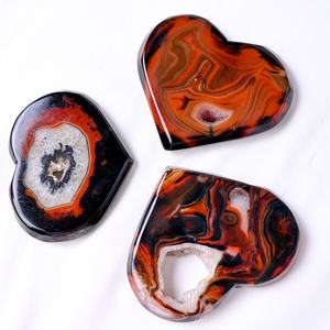 หัวใจแกะสลักจากคริสตัลคุณภาพสูงแบบขายส่ง หินอาเกตสีดำแดงลายไหม สำหรับการบำบัดและตกแต่งบ้าน - Product Image 3
