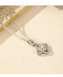 Conjunto de collar y pulsera con colgante de trébol de cuatro hojas en plata de ley 925 con circonitas, joyería delicada y de la suerte para mujer. - Product Image 4