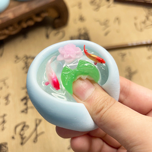 Lotus Pond Night Squeeze Squeeze en TPR, outil anti-stress et sensoriel pour filles, pour soulager l'anxiété et l'effet de la dépression - Product Image 1