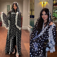 Abaya Nuosha OEM unie avec empiècements en dentelle contrastante, manches évasées, coupe ample, longueur ras du sol, robe longue islamique pour femme