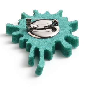 Pin de seguridad personalizado: insignia de plástico, botón bordado, insignia de fieltro o de hojalata para regalos - Product Image 5