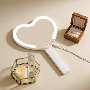 מראות לב ניידות בגדלים שונים בהתאמה אישית, סיטונאי, מראות לב קומפקטיות עם תאורת לד, מראה ידנית ניידת ליום האהבה - Product Image 6