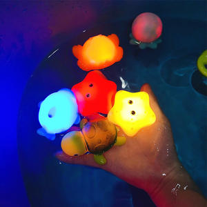 Juguetes de Baño para Bebés, Animales Lindos, con Luz LED, Flotantes, de Goma Suave, Ranas Luminosas de Inducción para Niños - Product Image 3