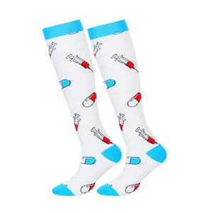 Neuankömmling 20-30 Mmhg Nurse Socks Medical für Frauen Bunte Nylon Sport Radfahren Kompression socken Sommer Casual Print Pattern