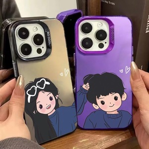 Cover per Smartphone con Simpatici Cartoni Animati e Coppia che si Trafigge i <span class=keywords><strong>Capelli</strong></span> per iPhone 16/15/14/13/12/11/Pro/Pro Max/Plus/<span class=keywords><strong>X</strong></span>/XS/XR - Product Image 1