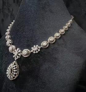 Premium 14K Gold Diamond Necklace Set Colección de joyas sofisticadas para mujeres - Product Image 5