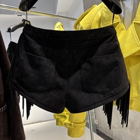Shorts en daim noir rétro streetwear taille haute avec franges style western pour festivals et soirées