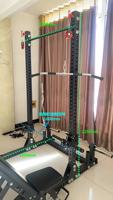 Banco de Levantamiento de Pesas Multifuncional de Metal para Gimnasio con Barra de Dominadas y Rack de Sentadillas Comercial de Medio Marco Libre