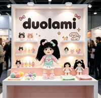 Peluche personnalisée, jouet en peluche doux, poupée de personnage fille aux cheveux noirs pour cadeau promotionnel, peluche personnalisée