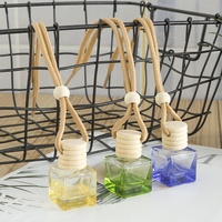 Bouchon en bois naturel de 8ml Mini bouteille de parfum en verre Couleur carrée Diffuseur suspendu vide pour voiture avec pendentif