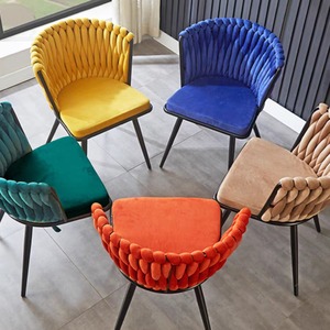Venta al por mayor de artículos para el hogar, sillas de terciopelo para sala de estar, chaise de respaldo alto con pata dorada, sillas de cafetería - Product Image 3