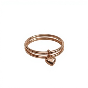 Anillo Apilable de Plata con Baño de Oro Rosa y Dije de Corazón, Diseño Sencillo para Uso Diario, Unisex, Romántico - Product Image 1