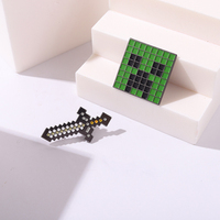 Lot de badges métalliques en forme d'épée Creeper NPC de jeu, 2 couleurs, en vrac