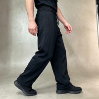Celana Panjang Hitam Longgar Model Kaki Lebar Pria Pinggang Elastis Tali Serut Kepang Saku Celah Saku Tempel Streetwear Grosir