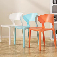 Chaises d'extérieur intégrées en plastique pour adultes, chaises de salle à manger de luxe nordiques, chaises de fête en plastique, chaises d'hôtel pour appartement et salle à manger