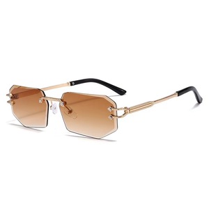 Gafas de Sol de Lujo Personalizadas de Marca de Moda, Montura de Metal sin Aro, Montura Rectangular con Corte de Diamante - Product Image 3