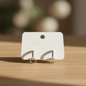 Boucles d'oreilles créoles tibétaines en argent avec détail anneau torsadé, style classique, bijoux de mode unisexe en alliage plaqué argent - Product Image 2