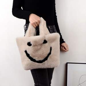 حقائب نسائية مصنوعة من الفرو المخفّم بأرخص سعر متوفرة بأفضل سعر من المصنع وكيل مشتريات للمنتجات - Product Image 3