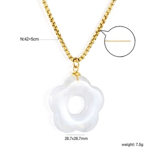 Simple <b>Sweet</b> New Fashion Stainless Steel Necklace with 18K Gold Plated Chain Resin <b>Flower</b> Pendant Trendy Pearl Jewelry for Women - Product Image 2