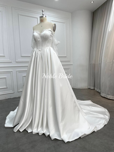 Abito <span class=keywords><strong>da</strong></span> Sposa Elegante 2025 in Raso con Spalle Scoperte, Pizzo e Strascico Incrociato sul Retro per <span class=keywords><strong>Cerimonia</strong></span> Nuziale - Product Image 2