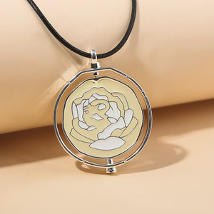 Nouveau Bijou Anime Aike, Collier et Porte-clés avec Pendentif Rose Tournante Temps-Traveler, en Alliage de Zinc avec Chaîne en Corde, pour Fête - Product Image 3