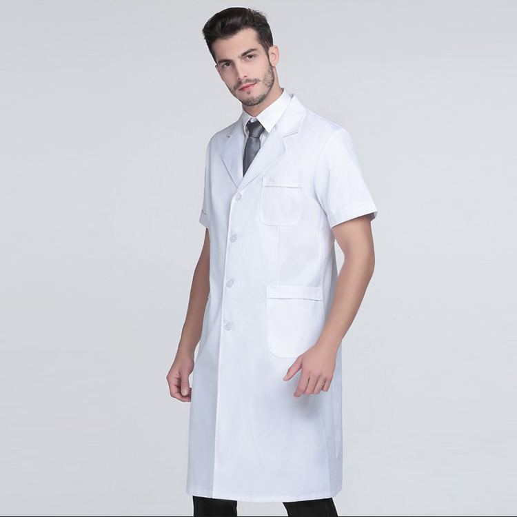 Homme blanc à manches courtes