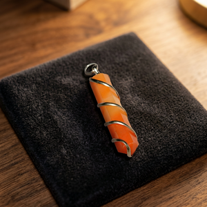 Pendentif en agate sculptée avec strass et fil plaqué argent, pendentifs religieux à trois pierres pour cadeau, bijoux unisexes - Product Image 3