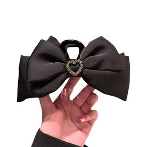 Clip à cheveux en forme de griffe de requin en satin de haute qualité, grand, noir, avec un nœud élégant, accessoire de cheveux durable, design <span class=keywords><strong>carré</strong></span> avec dos en diamant, pour femmes - Product Image 1