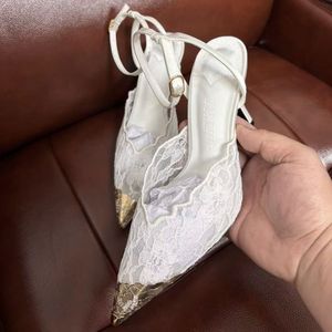 Zapatos de Tacón de Aguja Negros Elegantes para Mujer con Encaje, Punta Fina, Correa al Tobillo y Detalle Metálico para Fiesta o Boda - Product Image 5