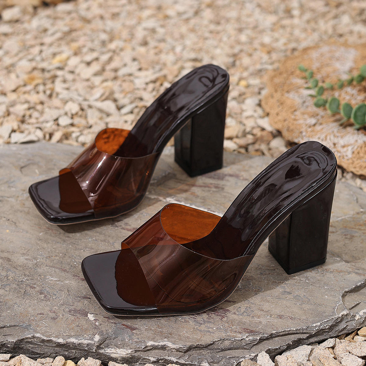 สีน้ำตาล