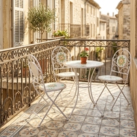 Ensemble bistrot pliant 3 pièces en fer mosaïque blanc traditionnel, chaise et table de jardin pour usage extérieur et intérieur