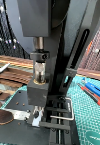 Machine <span class=keywords><strong>à</strong></span> poinçonner et <span class=keywords><strong>à</strong></span> percer <span class=keywords><strong>à</strong></span> main réglable avec noyau d'engrenage pour le poinçonnage et la découpe de trous - Product Image 5