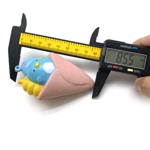 Jouet anti-stress à presser en PU souple à rebond lent, personnalisé, en forme de petit pendentif coloré, simulant un tube de crè<span class=keywords><strong>me</strong></span> glacée ou un dessert - Product Image 6