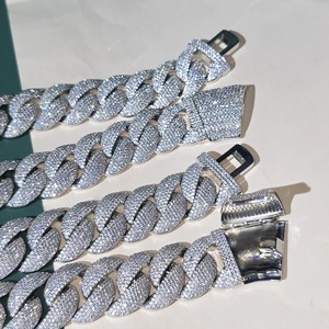 Chaîne cubaine en moissanite diamantée la plus vendue, bijoux de luxe pour collection et accessoires de mode, disponible au prix export. - Product Image 2