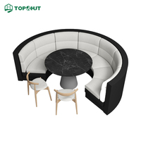 Ensemble de banquette demi-circulaire ignifugée sur mesure avec table ronde et chaises pour projets FF&E hôteliers et de restauration commerciaux MEA
