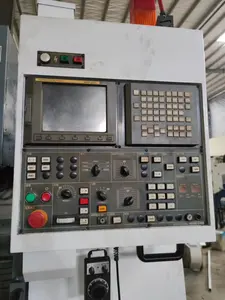 पुराना ताइवान YCM FV 85A 1000*500 के साथ तीन अक्ष रेल सीएनसी मशीन Fanuc प्रणाली 24 एटीएम पत्रिका उपकरण सीएनसी मिलिंग मशीन