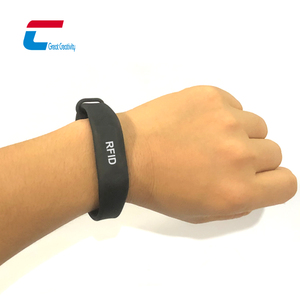 Pulsera de Silicona RFID Inteligente EV1 1K Clásica con Impresión Personalizada, Brazalete de Goma con Chip NFC - Product Image 1