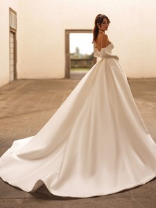 <span class=keywords><strong>Abito</strong></span> <span class=keywords><strong>da</strong></span> <span class=keywords><strong>Sposa</strong></span> Ruolai HL669 con Corsetto Allacciato, <span class=keywords><strong>Tasche</strong></span>, Tessuto Rigido in Mikado, Stile Basque - Product Image 3