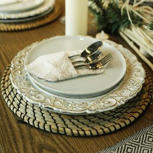 Assiettes <span class=keywords><strong>de</strong></span> présentation en plastique style antique 13 pouces, blanches, avec bordure florale en relief, <span class=keywords><strong>pour</strong></span> mariages, fêtes, Noël et service <span class=keywords><strong>de</strong></span> table - Product Image 5