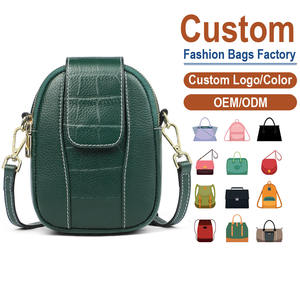 Sac bandoulière mini pour téléphone en cuir pleine fleur authentique vert émeraude, texture crocodile, grain 3D embossé net, directement de l'usine - Product Image 1